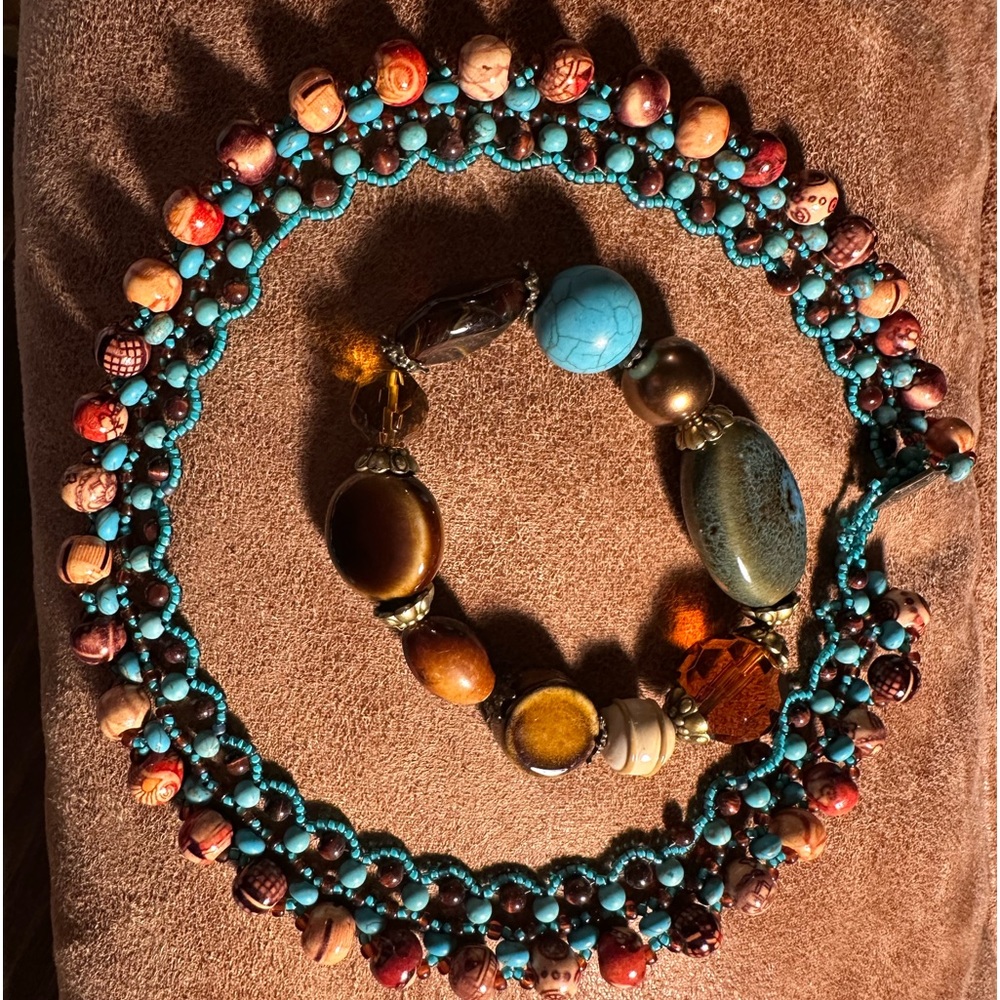 Beaded necklace and stretch bracelet combo.